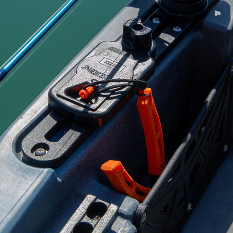 YakAttack - Track Mounted Retractor