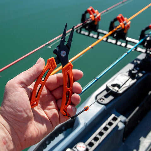 YakAttack - Track Mounted Retractor
